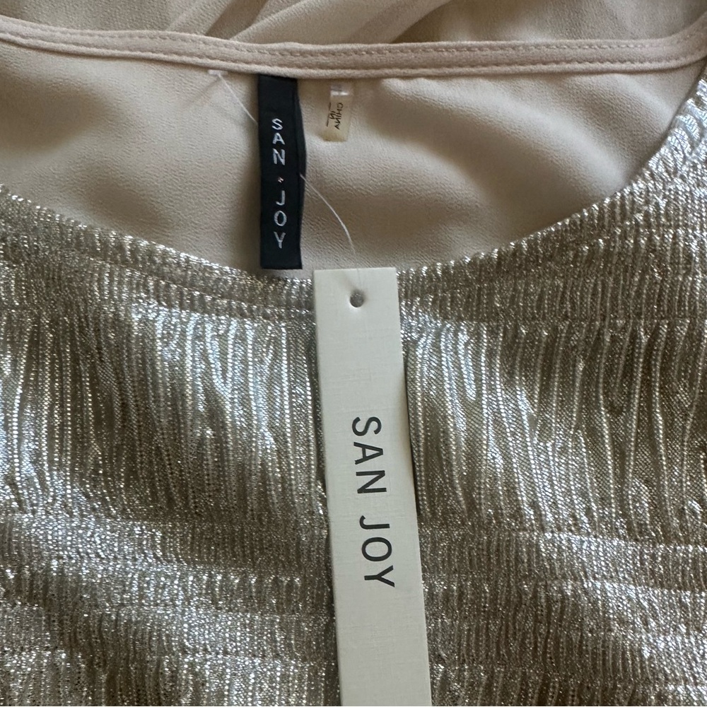 San Joy Cream Asymmetrical Sleeveless Muscle Tee - Picture 4 of 9